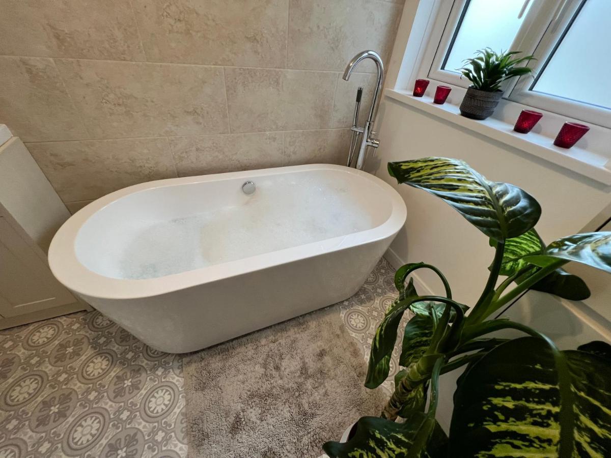 Gower Getaway - Parking & Ensuite Суонси Экстерьер фото